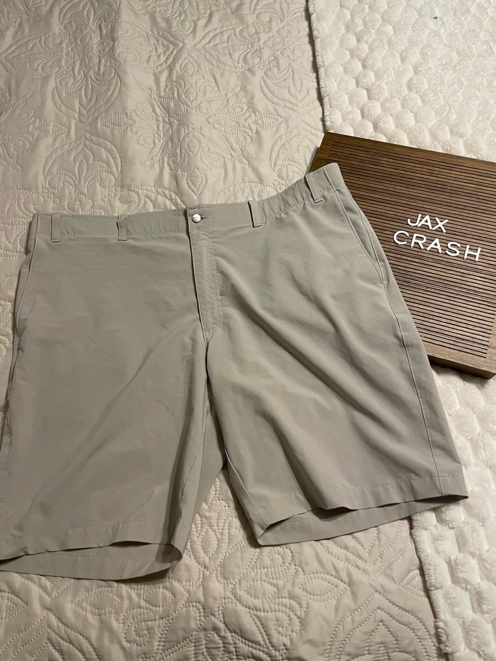 Callaway Men's Beige Flat-Front Golf Shorts